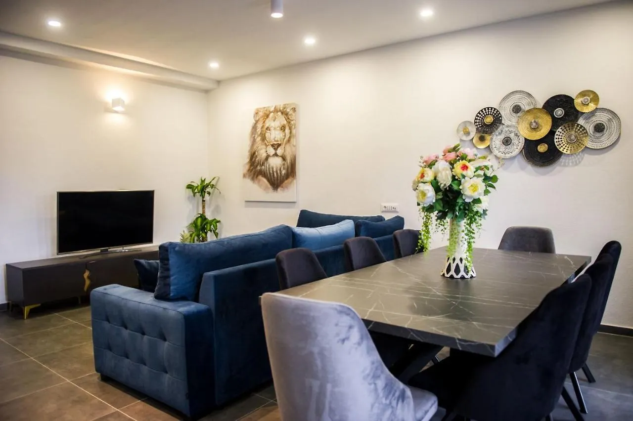 Apartment Lux Elba Kastela 0*,