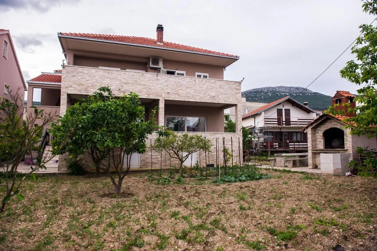 Apartment Lux Elba Kaštela 0*,